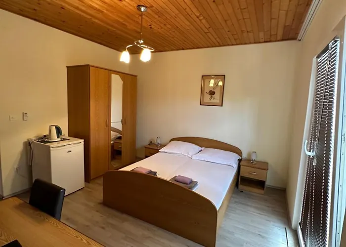 Rooms With Free Private Parking