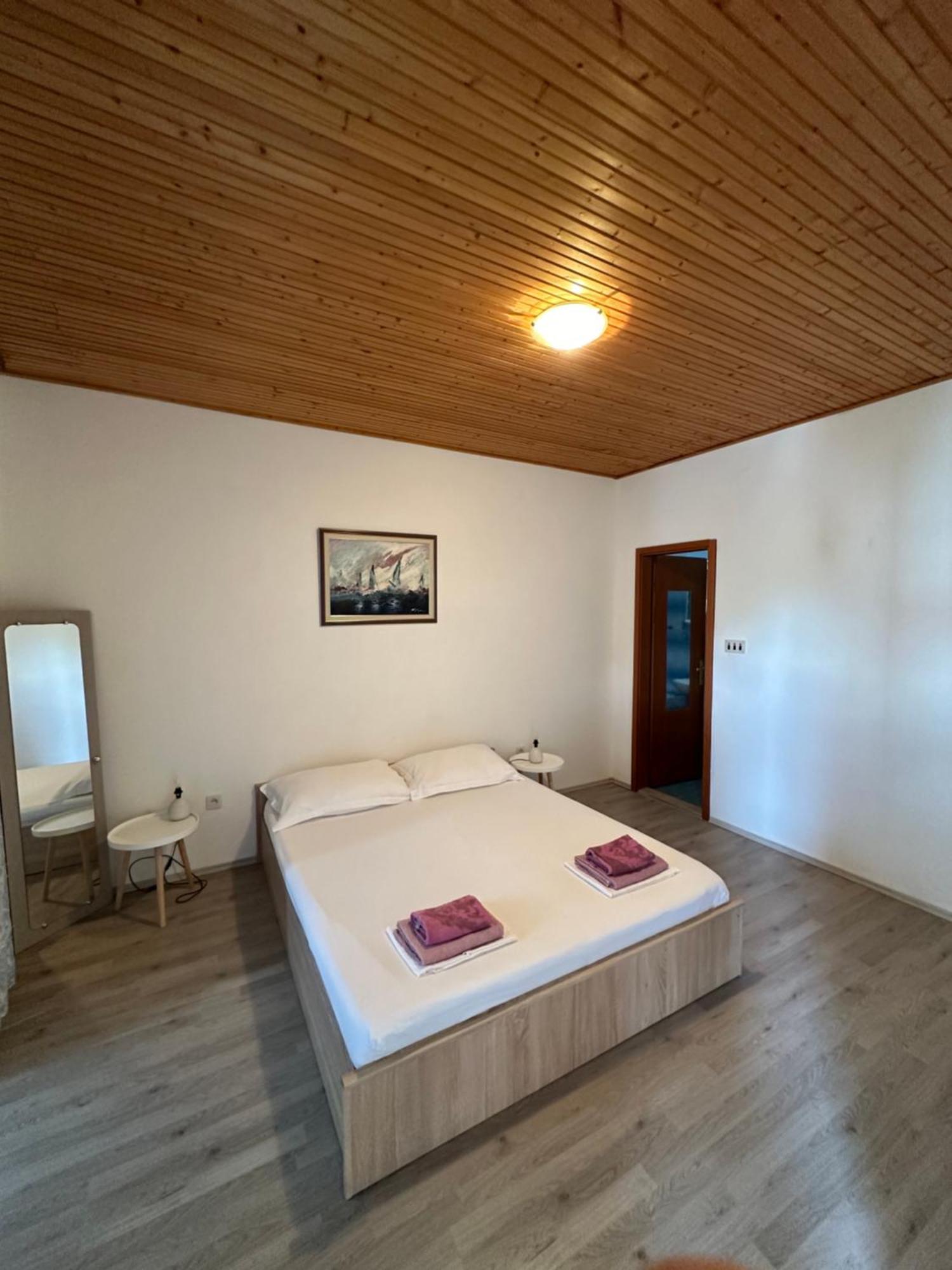 Apartmán With Free Private Parking